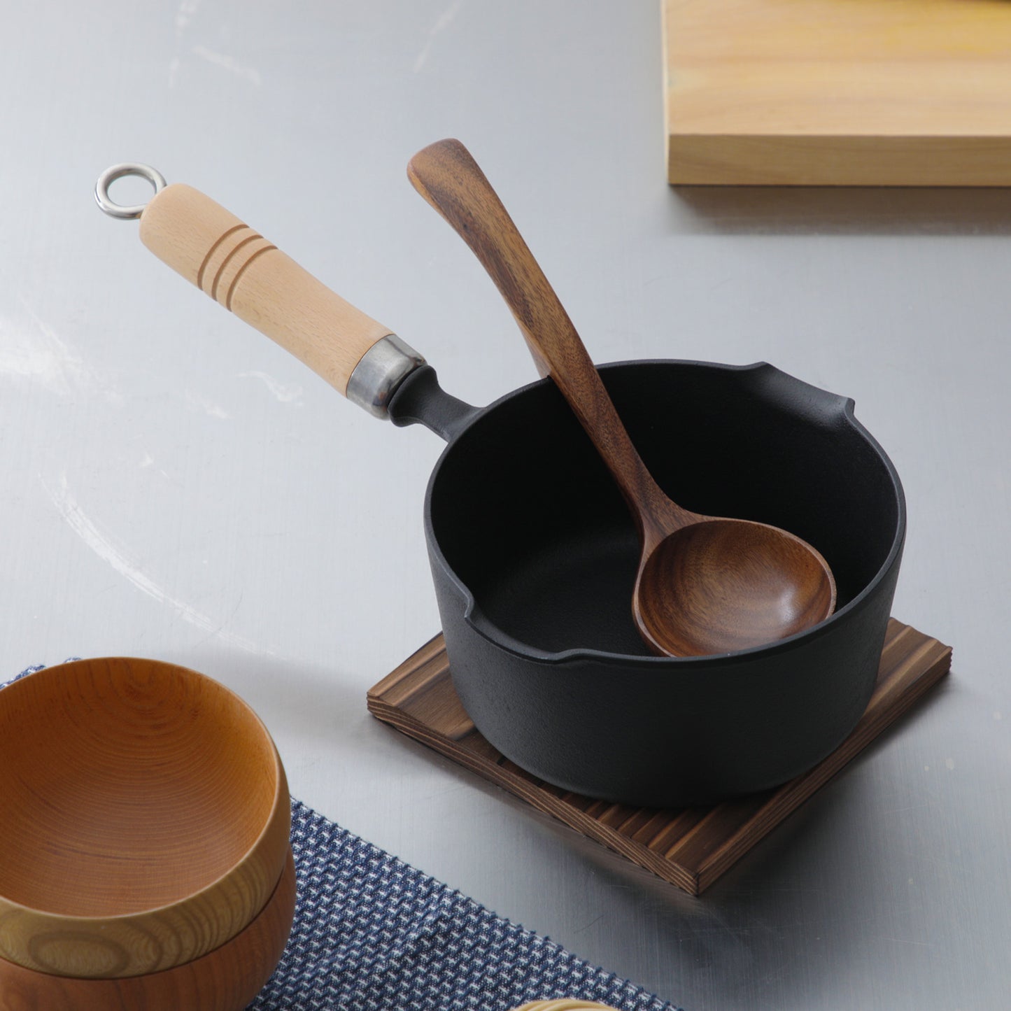 南部鉄器 まいにち鉄分摂取鍋 岩鋳 片手小鍋 16cm 敷板セット/敷板+木蓋セット - フライパン専門店 鐵兎堂-TETTODO-